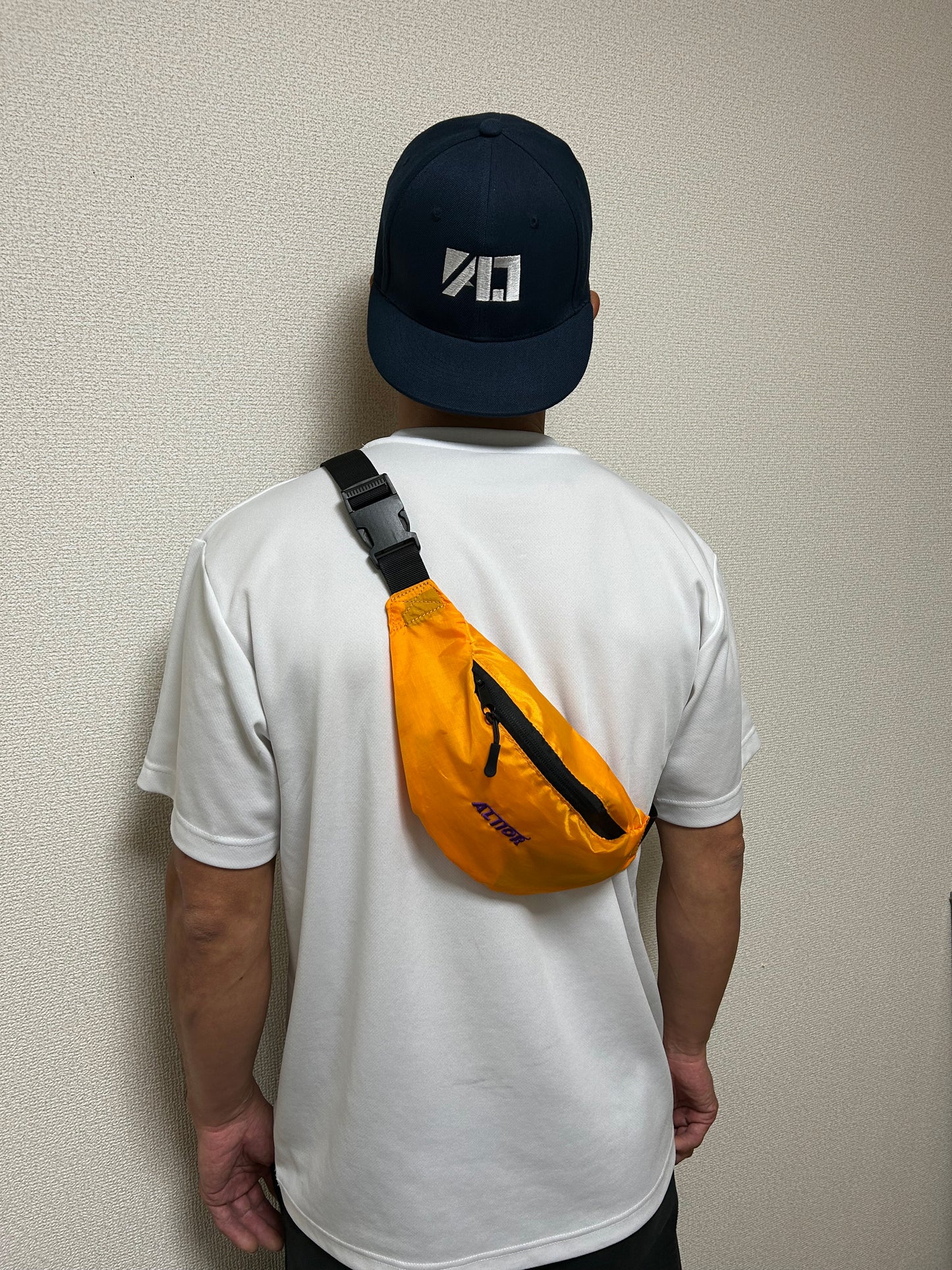 ALTIORボディバッグ