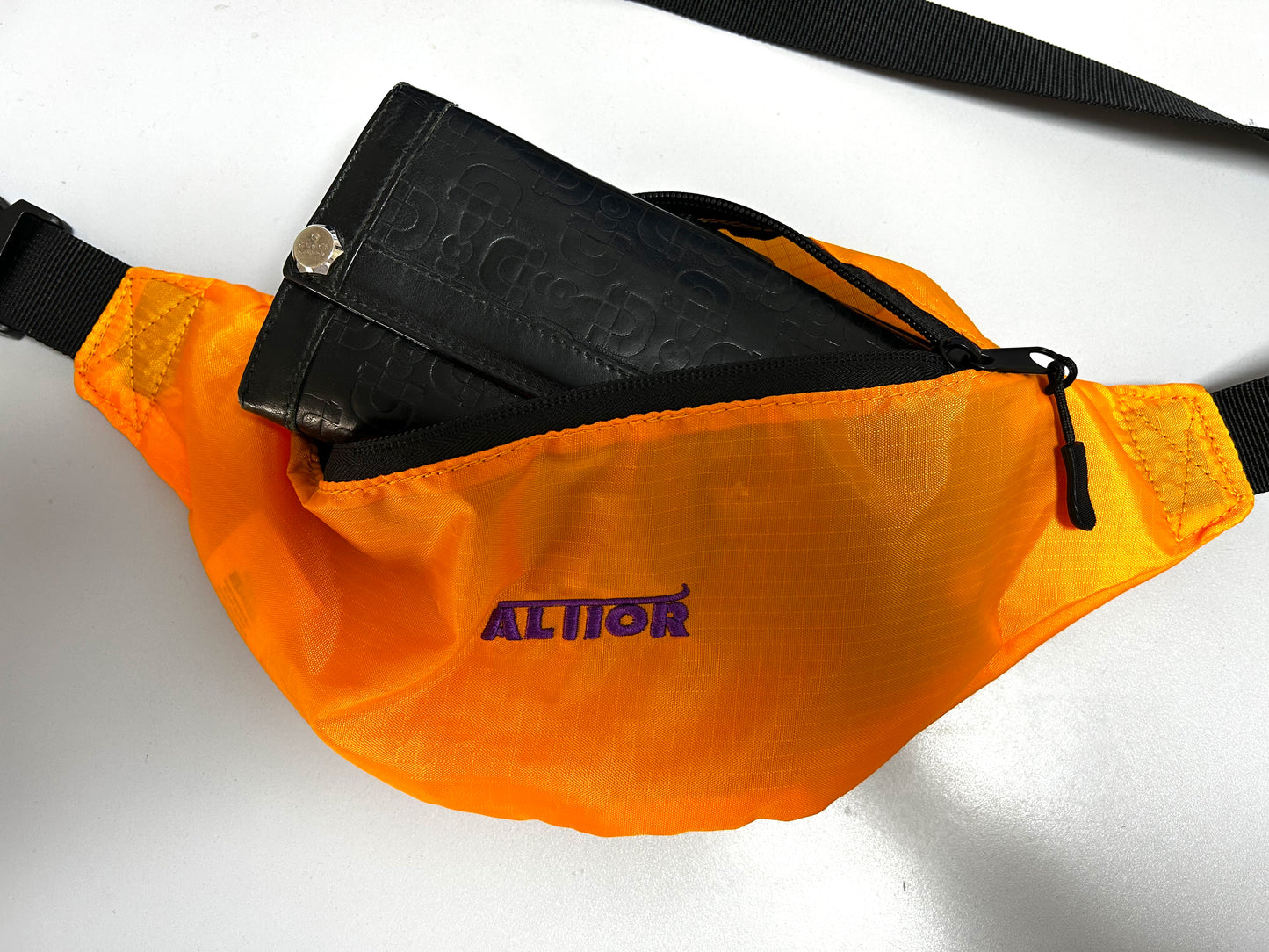 ALTIORボディバッグ