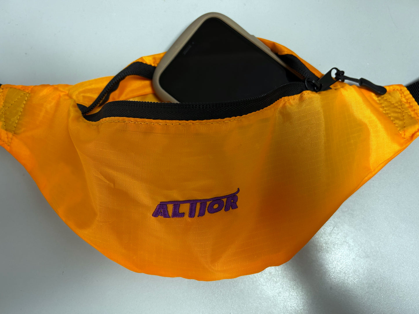 ALTIORボディバッグ